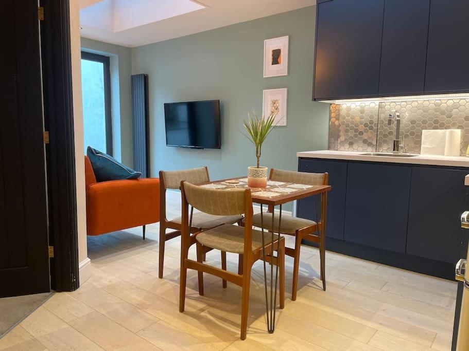 Pillow Menu! 1 Bed Garden Flat Finsbury Park Londres Exterior foto